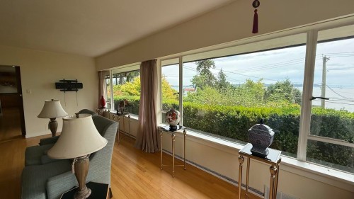 3863 Marine Drive, West Vancouver, BC 