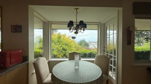 3863 Marine Drive, West Vancouver, BC 