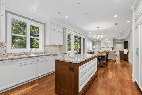 1250 Sinclair Street, West Vancouver, BC - Indoor Photo Showing Kitchen With Upgraded Kitchen