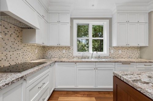 1250 Sinclair Street, West Vancouver, BC - Indoor Photo Showing Kitchen With Upgraded Kitchen