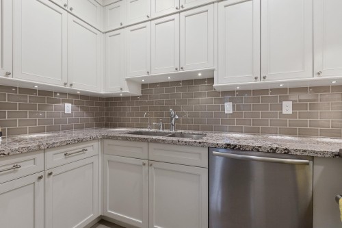 1250 Sinclair Street, West Vancouver, BC - Indoor Photo Showing Kitchen With Upgraded Kitchen