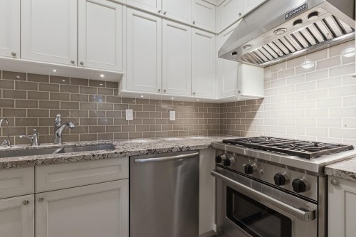 1250 Sinclair Street, West Vancouver, BC - Indoor Photo Showing Kitchen With Upgraded Kitchen