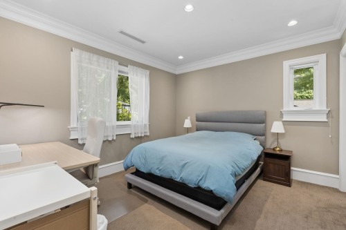 1250 Sinclair Street, West Vancouver, BC - Indoor Photo Showing Bedroom