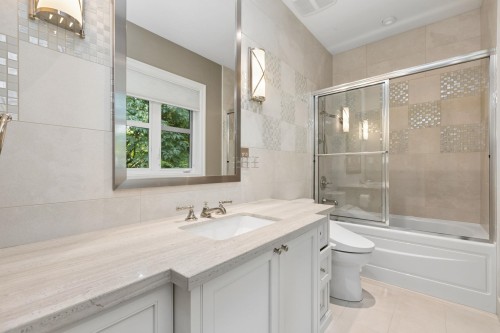 1250 Sinclair Street, West Vancouver, BC - Indoor Photo Showing Bathroom