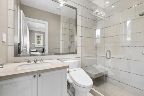 1250 Sinclair Street, West Vancouver, BC - Indoor Photo Showing Bathroom