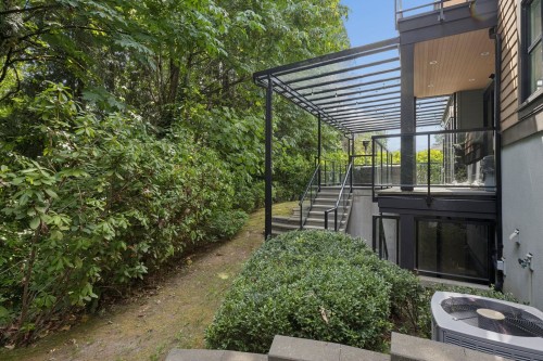 1250 Sinclair Street, West Vancouver, BC - Outdoor