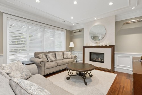 1250 Sinclair Street, West Vancouver, BC - Indoor Photo Showing Living Room With Fireplace