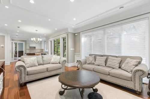 1250 Sinclair Street, West Vancouver, BC - Indoor Photo Showing Living Room