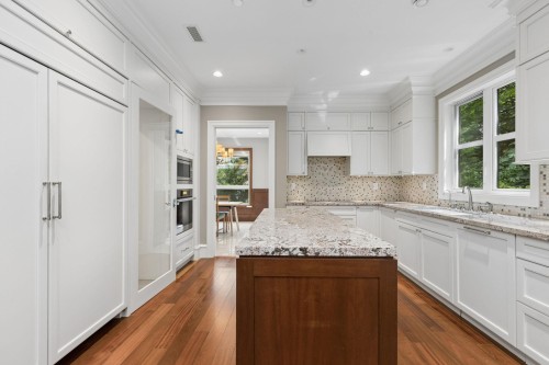 1250 Sinclair Street, West Vancouver, BC - Indoor Photo Showing Kitchen With Upgraded Kitchen