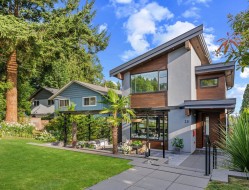 231 27 Street E North Vancouver, BC V7N 1B7