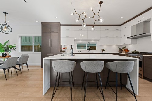 231 27 Street E, North Vancouver, BC - Indoor Photo Showing Kitchen With Upgraded Kitchen
