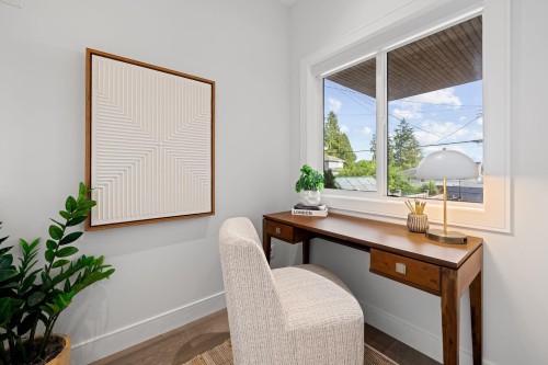 231 27 Street E, North Vancouver, BC - Indoor Photo Showing Other Room
