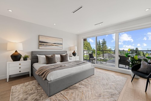 231 27 Street E, North Vancouver, BC - Indoor Photo Showing Bedroom