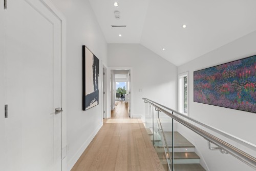 231 27 Street E, North Vancouver, BC - Indoor Photo Showing Other Room