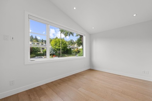 231 27 Street E, North Vancouver, BC - Indoor Photo Showing Other Room