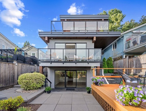 231 27 Street E, North Vancouver, BC - Outdoor With Deck Patio Veranda With Exterior