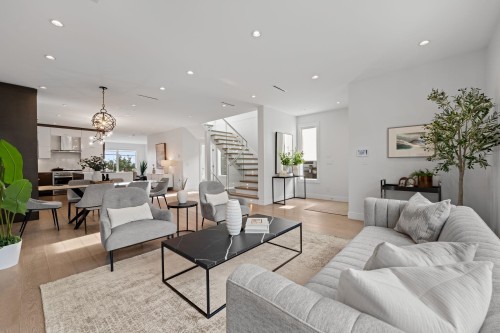 231 27 Street E, North Vancouver, BC - Indoor Photo Showing Living Room
