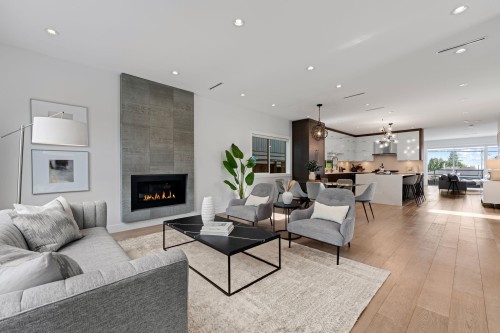 231 27 Street E, North Vancouver, BC - Indoor Photo Showing Living Room With Fireplace