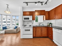 309-3089 Oak Street  Vancouver, BC V6H 2K8