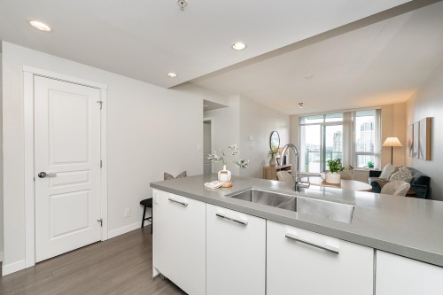 2207-3093 Windsor Gate, Coquitlam, BC 