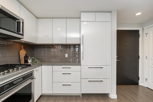 2207-3093 Windsor Gate, Coquitlam, BC 