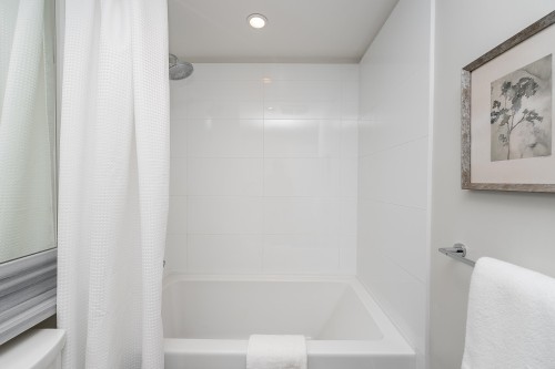 2207-3093 Windsor Gate, Coquitlam, BC 