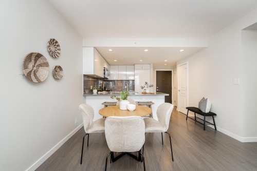2207-3093 Windsor Gate, Coquitlam, BC 
