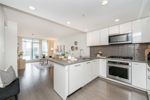 2207-3093 Windsor Gate, Coquitlam, BC 