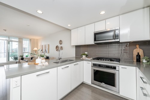 2207-3093 Windsor Gate, Coquitlam, BC 
