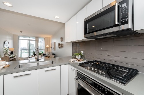 2207-3093 Windsor Gate, Coquitlam, BC 