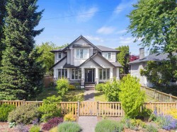 738 13th Street E North Vancouver, BC V7L 2M7