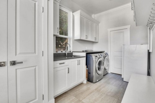 738 13Th Street E, North Vancouver, BC 