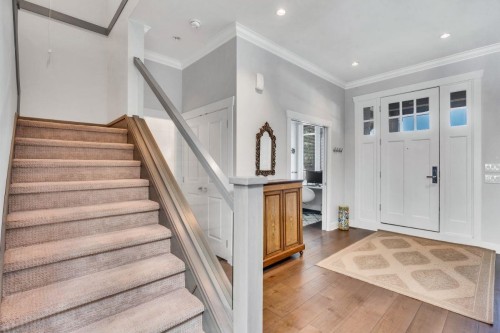 738 13Th Street E, North Vancouver, BC 