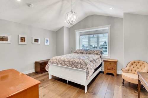 738 13Th Street E, North Vancouver, BC 
