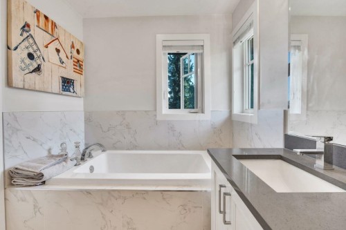 738 13Th Street E, North Vancouver, BC 