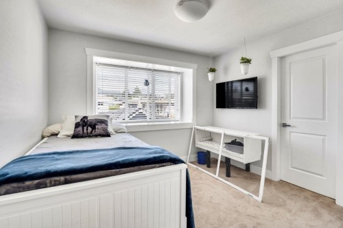 738 13Th Street E, North Vancouver, BC 