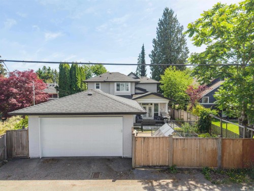 738 13Th Street E, North Vancouver, BC 