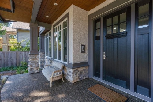 738 13Th Street E, North Vancouver, BC 