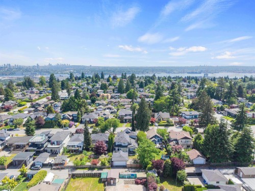738 13Th Street E, North Vancouver, BC 