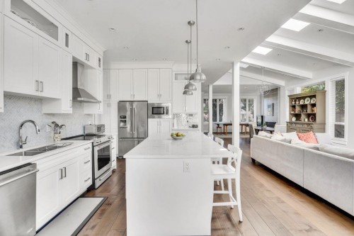 738 13Th Street E, North Vancouver, BC 
