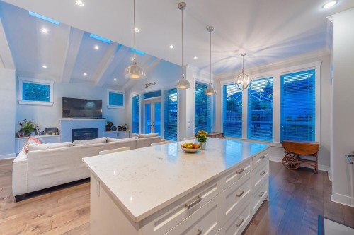 738 13Th Street E, North Vancouver, BC 