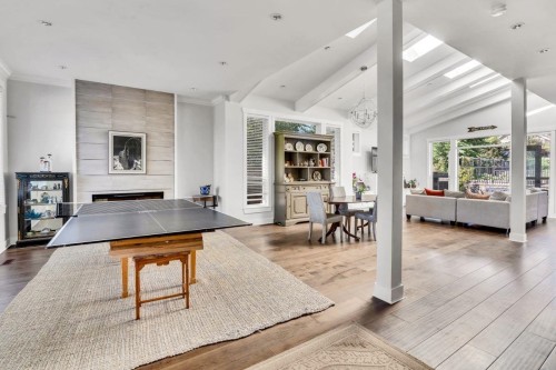 738 13Th Street E, North Vancouver, BC 