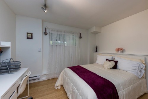 2549 Bendale Road, North Vancouver, BC - Indoor Photo Showing Bedroom