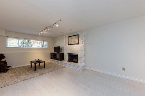 2549 Bendale Road, North Vancouver, BC - Indoor With Fireplace