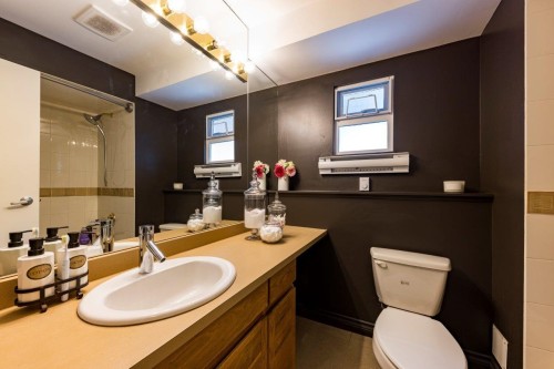 2549 Bendale Road, North Vancouver, BC - Indoor Photo Showing Bathroom