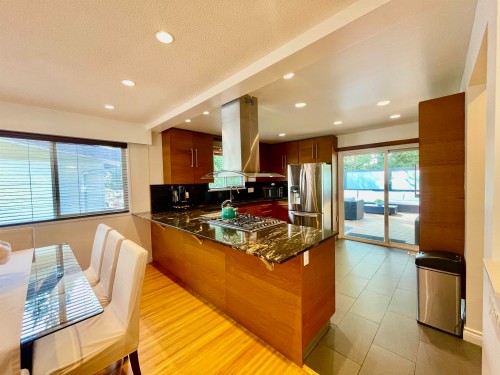 2549 Bendale Road, North Vancouver, BC - Indoor