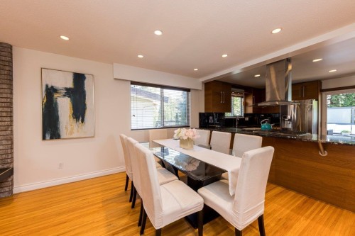 2549 Bendale Road, North Vancouver, BC - Indoor Photo Showing Dining Room