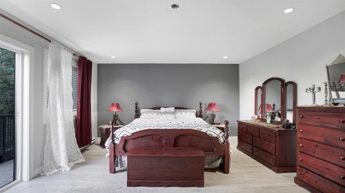 3474 Gislason Avenue, Coquitlam, BC - Indoor Photo Showing Bedroom