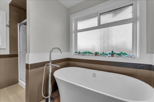 3474 Gislason Avenue, Coquitlam, BC - Indoor Photo Showing Bathroom