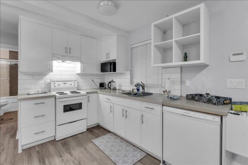 3474 Gislason Avenue, Coquitlam, BC - Indoor Photo Showing Kitchen
